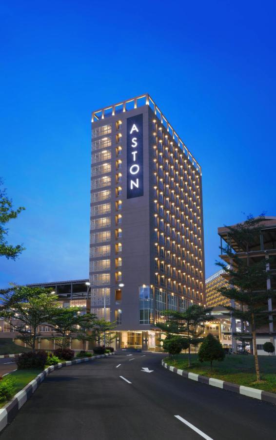 Aston Nagoya City Hotel Batam Exterior photo
